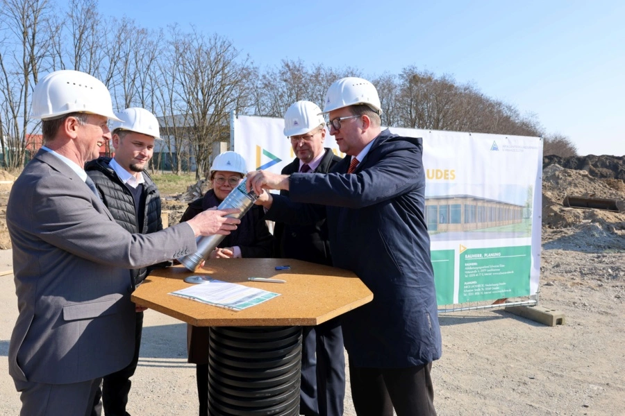 Grundsteinlegung23032026 03-900x600.