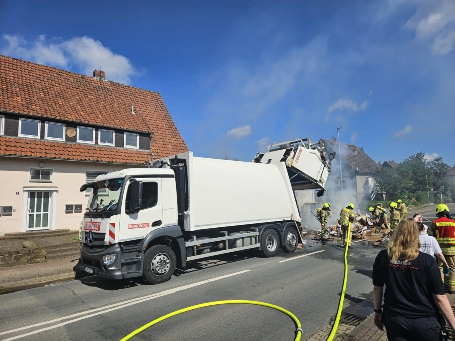 BrandMüllfahrzeug-900x675.